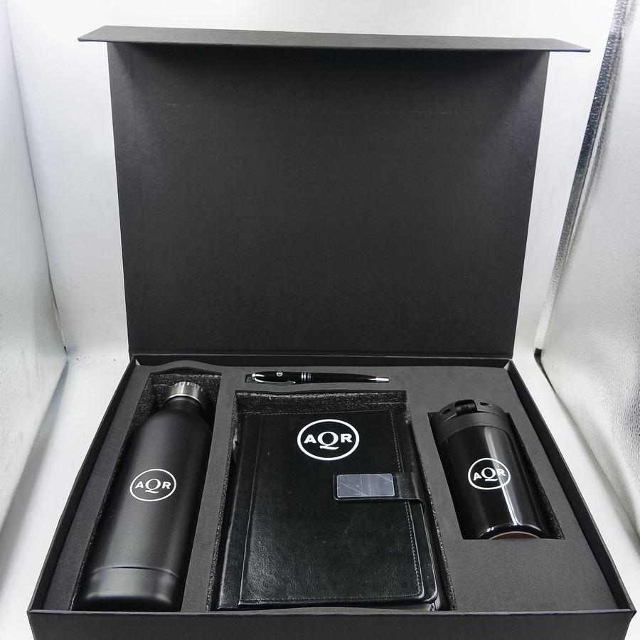 AQR Capital branded executive gift set
